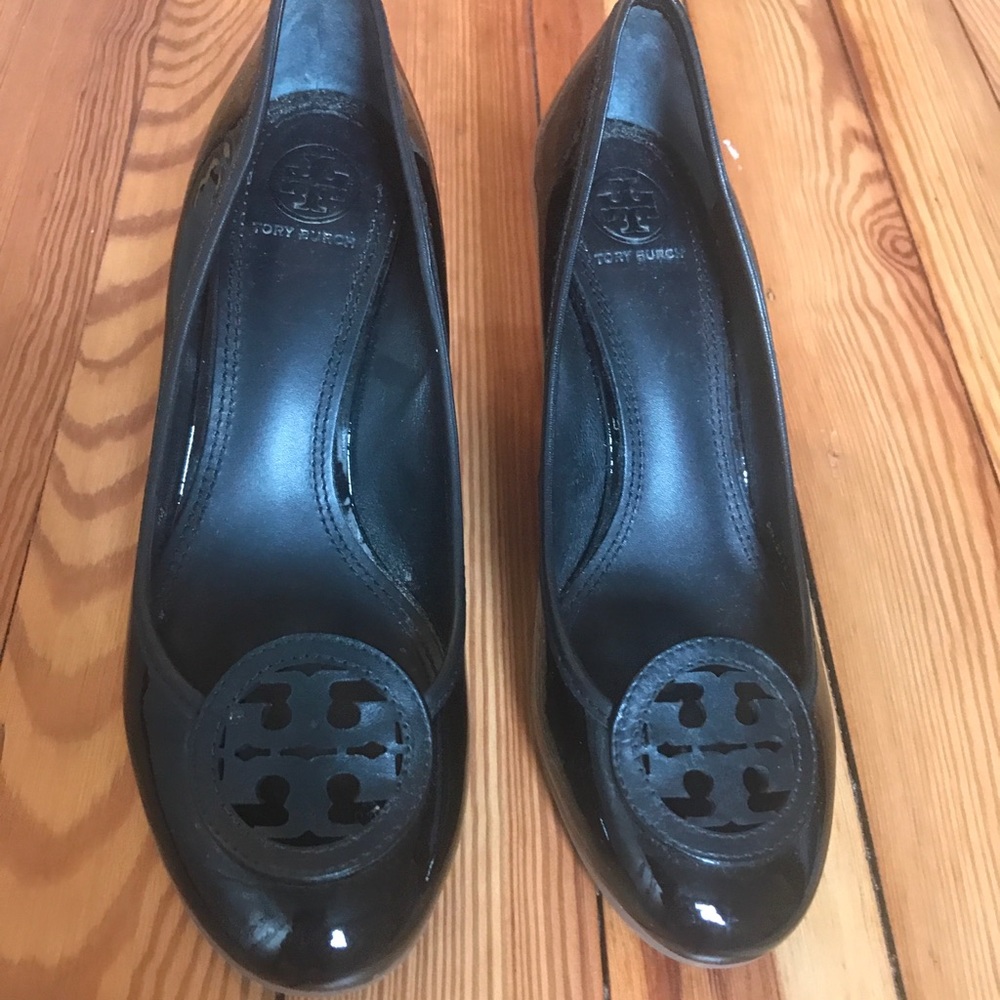 Tory Burch wedges in black patent leather